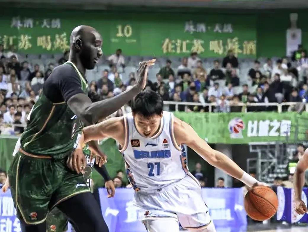 上海甩开追随者，领跑积分榜，望冲击季后赛的简单介绍