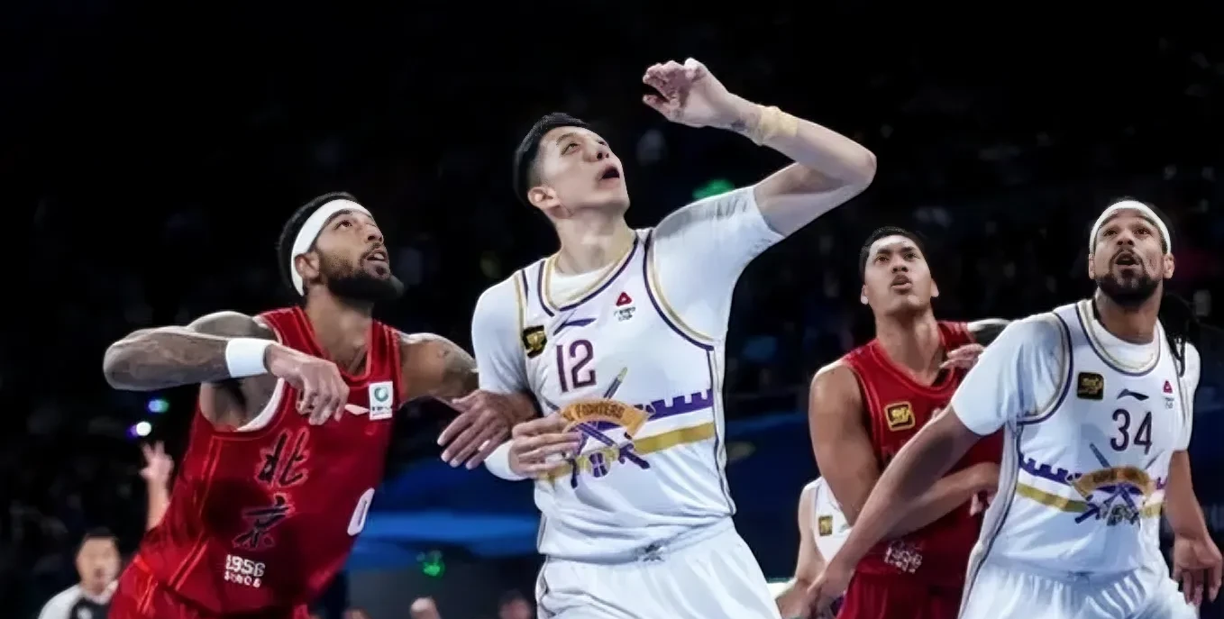 包含蓝天之地聚焦篮球热点，实力派球员崭露头角的词条