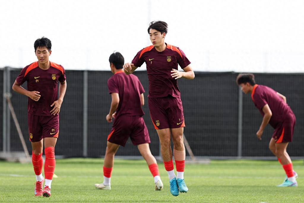 球员们集训备战重要比赛，全力以赴的简单介绍